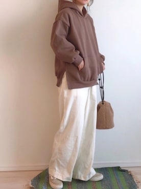 「ベージュスニーカー」｜tomoさん（レディース・157cm）の冬コーディネート