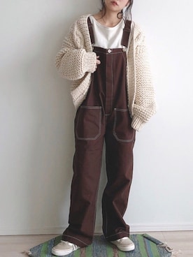 「ベージュスニーカー」｜「アイテム（サロペット/オーバーオール）」を使った、tomoさん（レディース・156cm）の秋コーディネート