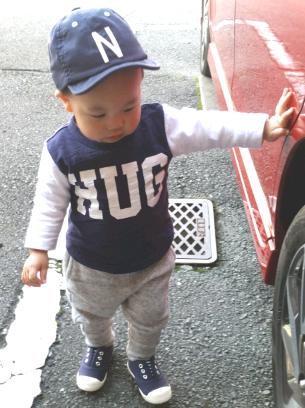 「秋コーデ、1歳、1歳3ヶ月、カジュアル、シンプルコーデ、キャップ、男の子コーデ」｜「petit mainのアイテム（Tシャツ/カットソー、ブルー系）」を使った、kakiyukiさん（レディース・165cm）の秋コーディネートの1枚目の写真