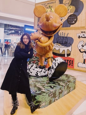 「URBAN RESEARCH（アーバンリサーチ）のアイテム（デニムスカート）」を使った、CarloChenさん（レディース・168cm）の冬コーディネート