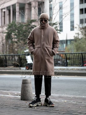 「menswear」｜「アイテム（スラックス）」を使った、BytheR_JPさん（メンズ・178cm）の冬コーディネート