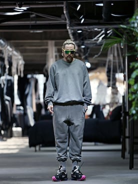 「sweatshirt」｜BytheR_JPさん（メンズ・178cm）の冬コーディネート