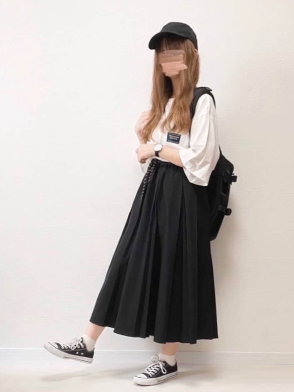 「休日スタイル、今日のコーデ、楽チンコーデ、夏、リラックススタイル、シンプルコーデ、Tシャツコーデ、スニーカー、低身長、Tシャツ」｜「newhattanの【newhattan】ニューハッタンキャップ（キャップ、ブラック系）」を使った、mero *さん（レディース・155cm）の夏コーディネートの1枚目の写真