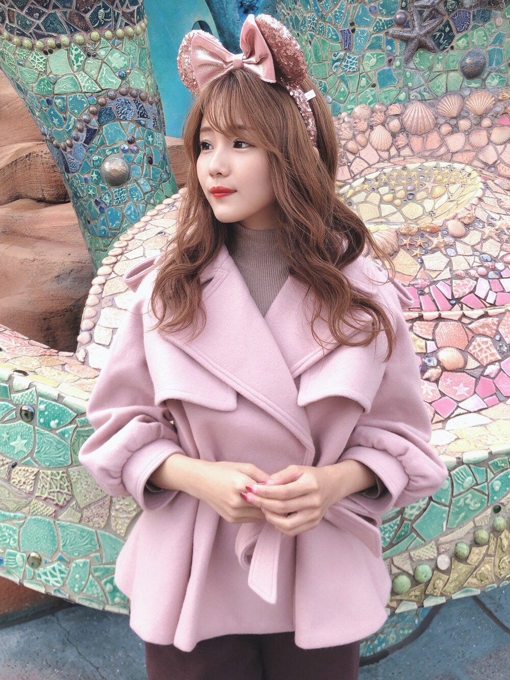 「大人ガーリー、冬コーデ、おしゃれさんと繋がりたい、ディズニー、ディズニーシー、snidel、スナイデル」｜「SNIDELのハイネックリブニット（ニット/セーター、グリーン系）」を使った、Soraさん（レディース・161cm）の冬コーディネートの1枚目の写真