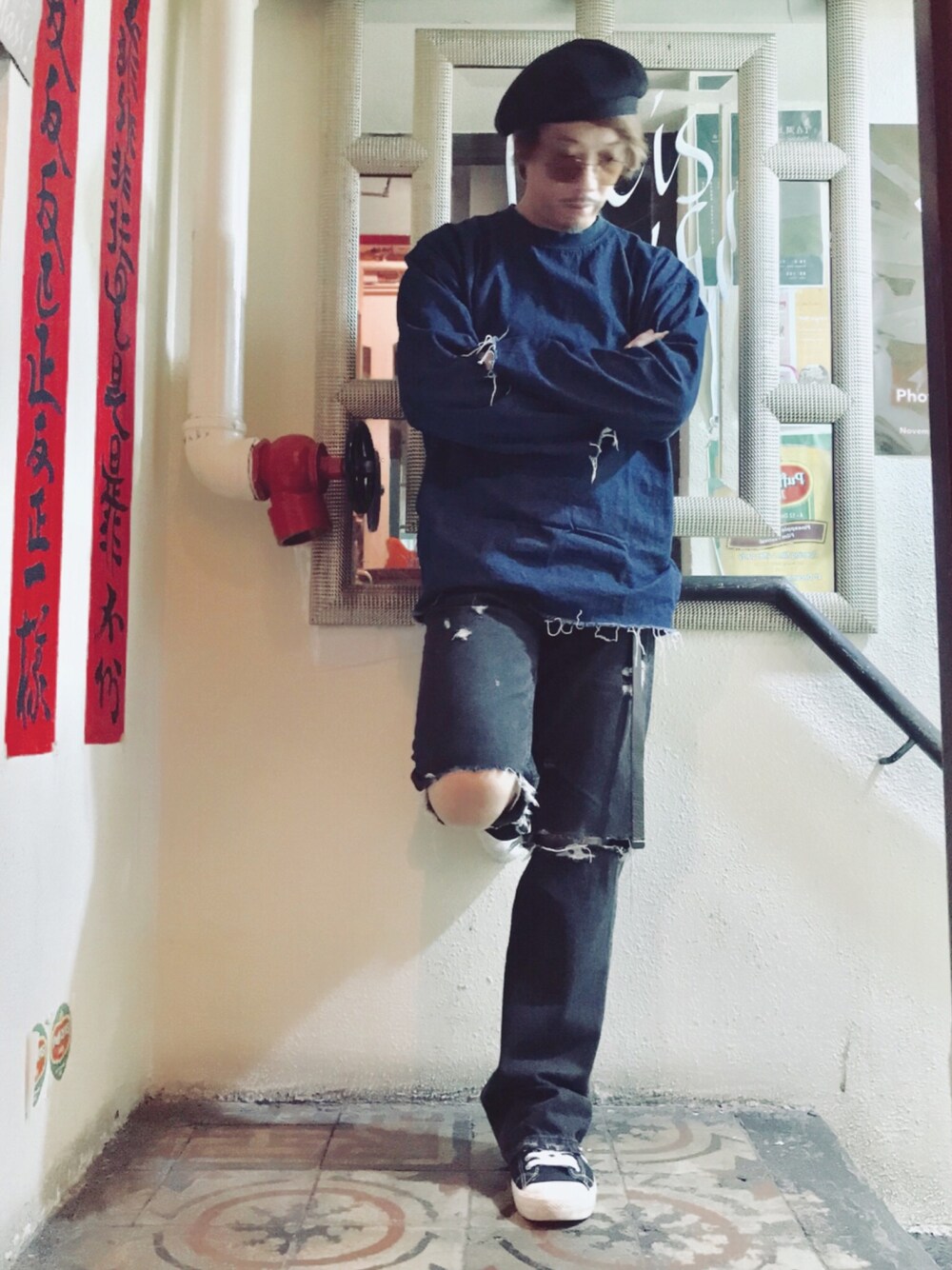 「HARE、MUJI」｜「HAREのクラッシュデニムパンツ(HARE)（デニムパンツ、ブラック系）」を使った、Ka Wai Liangさん（メンズ・170cm）の冬コーディネートの1枚目の写真