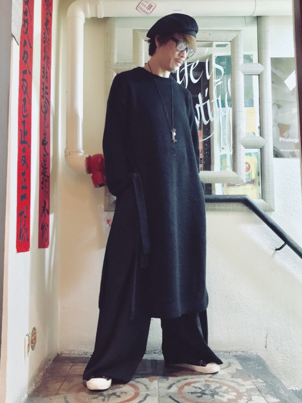 「HARE、MUJI」｜「HAREのサテンベレー(HARE)（ハンチング/ベレー帽、ブラック系）」を使った、Ka Wai Liangさん（メンズ・170cm）の冬コーディネートの1枚目の写真