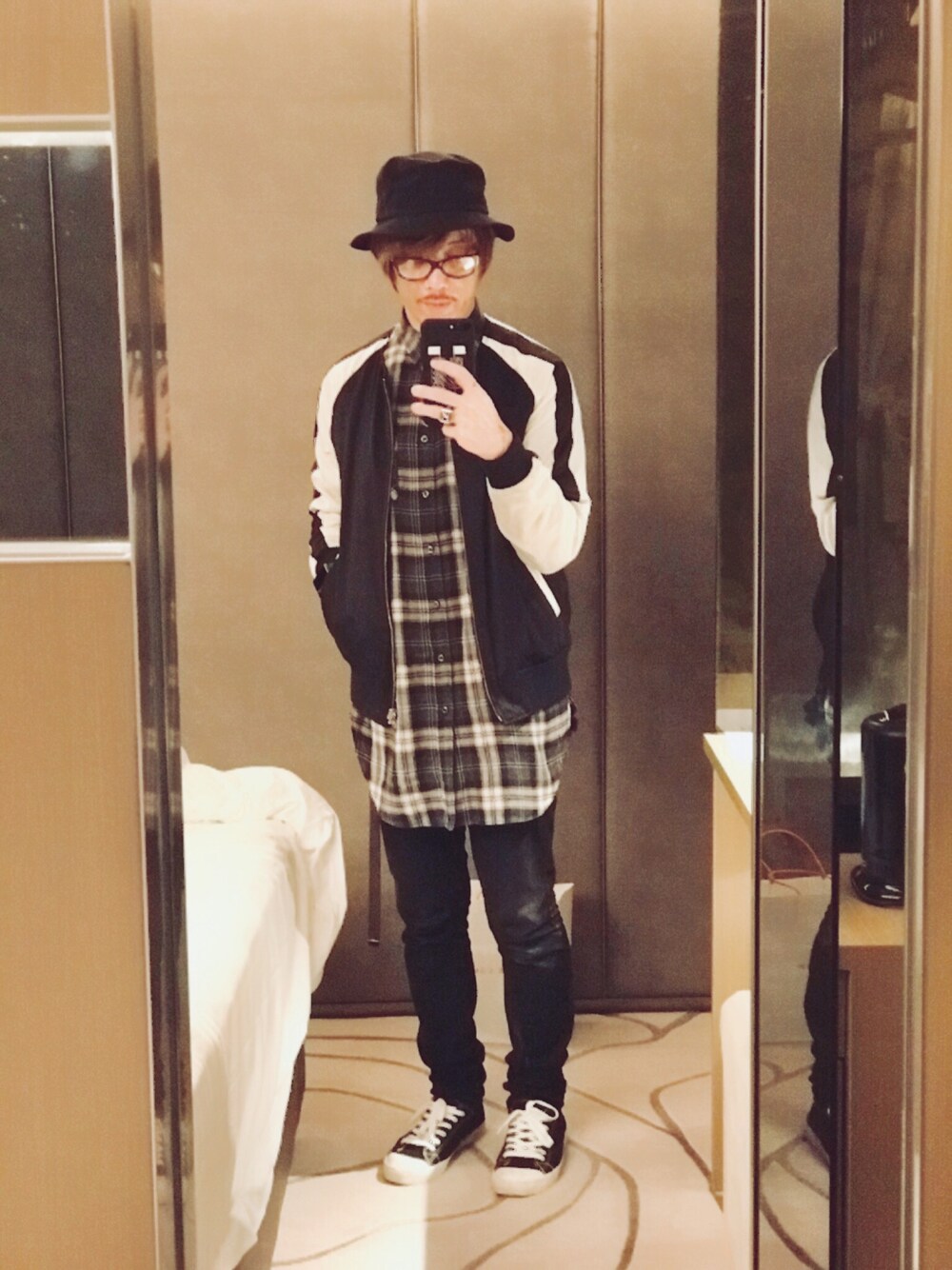 「MUJI、HARE、H&M」｜「無印良品のアイテム（ハット、ブラック系）」を使った、Ka Wai Liangさん（メンズ・170cm）の冬コーディネートの1枚目の写真