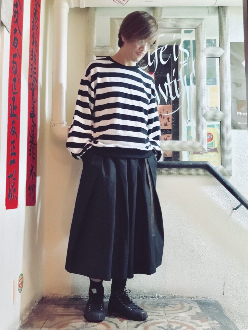「HARE、ALAND、SPALWART」｜「HAREのメタルカラーグラス(HARE)（メガネ、ホワイト系）」を使った、Ka Wai Liangさん（メンズ・170cm）の春コーディネートの1枚目の写真
