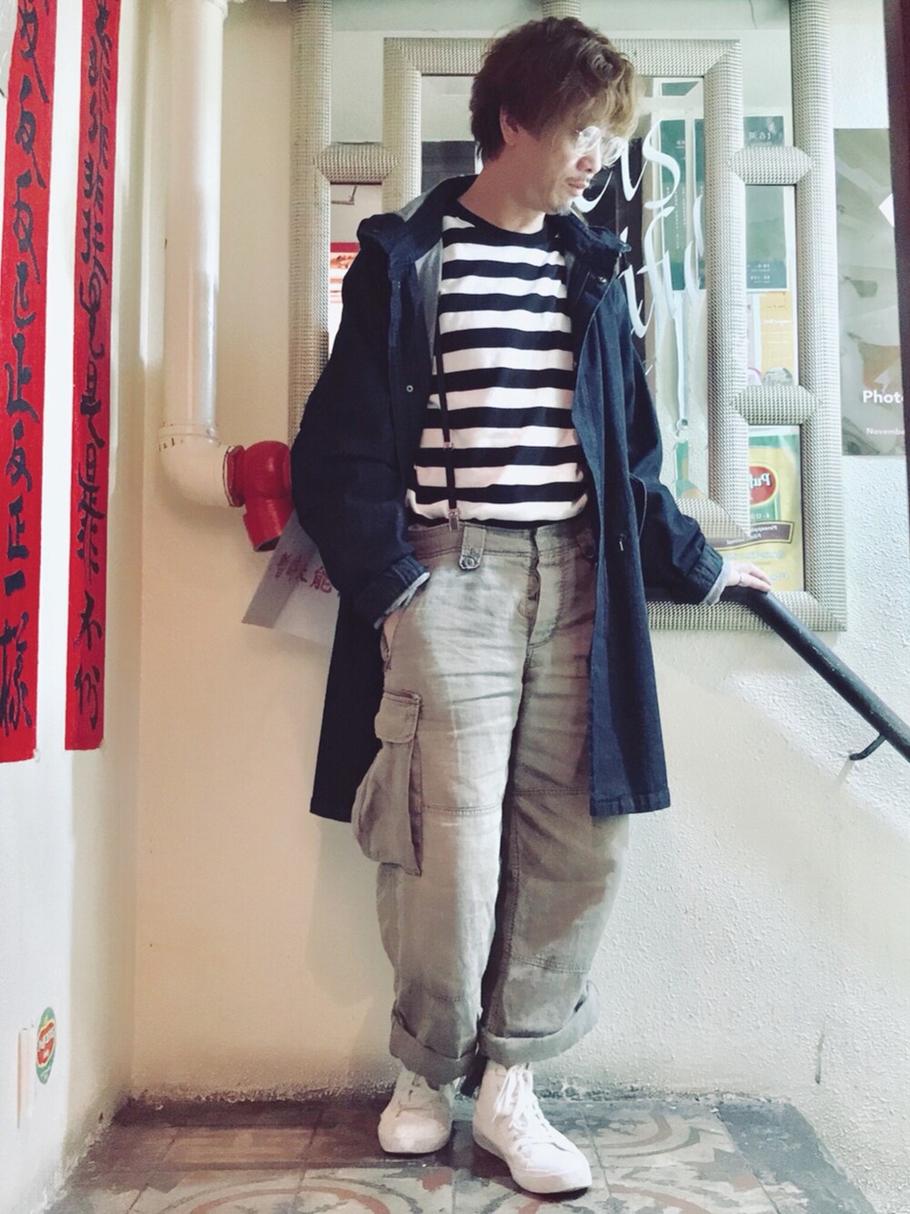 「GU、3.3 field trip、TheViridi-anne、cheap monday、Dior HOMME」｜「3.3 Field Trip のアイテム（スウェット、ホワイト系）」を使った、Ka Wai Liangさん（メンズ・170cm）の春コーディネートの1枚目の写真