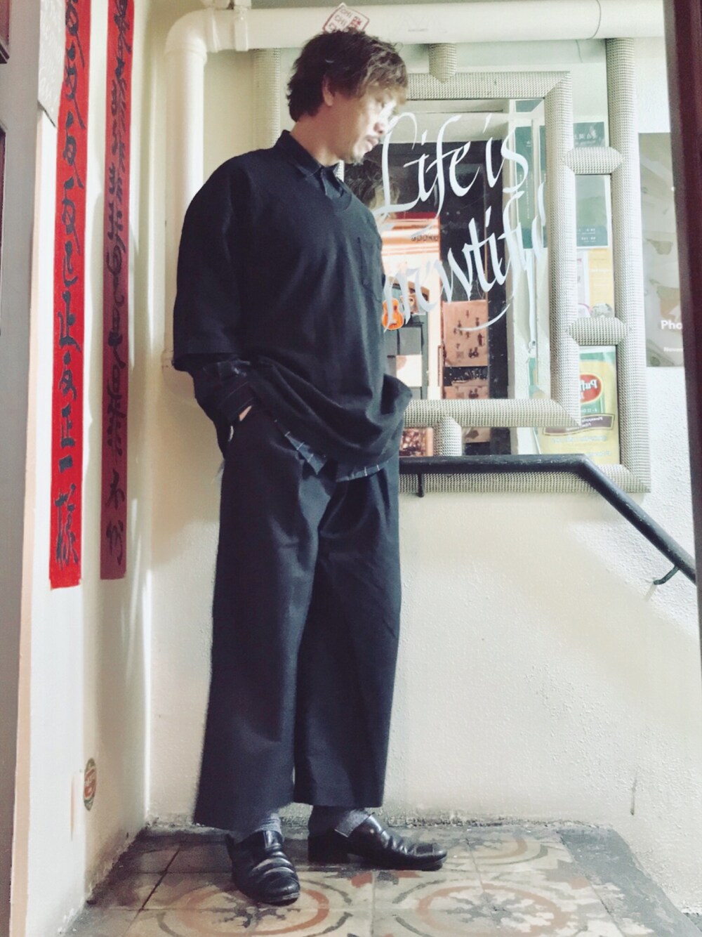 「HARE、filluminate、initial」｜「F.Illminuateのアイテム（シャツ/ブラウス、ブラック系）」を使った、Ka Wai Liangさん（メンズ・170cm）の春コーディネートの1枚目の写真
