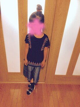 「UNIQLO（ユニクロ）のGIRLS シャンブレーイージーガウチョパンツ（その他パンツ、ブルー系）」を使った、KHPさん（キッズ）の夏コーディネート