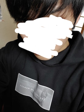 「GU（ジーユー）のアイテム（パーカー、ブラック系）」を使った、アッキーさん（メンズ・168cm）の冬コーディネート