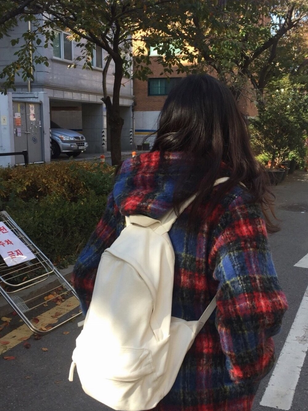 「한국、여행」｜「無印良品のアイテム（バックパック/リュック、ホワイト系）」を使った、キラキラさん（レディース・163cm）の秋コーディネートの1枚目の写真