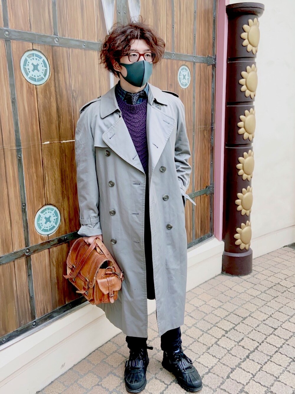 BURBERRYのトレンチコート（グレー系）を使った人気ファッション