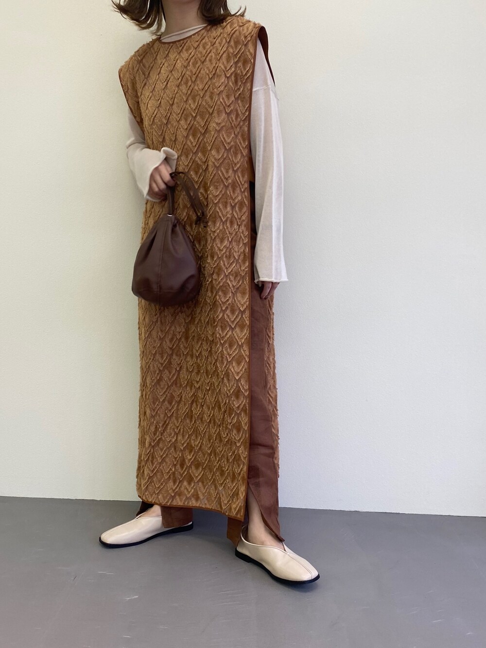 「パンツスタイル、カジュアル、春、低身長、ママコーデ、大人カジュアル、リネン、リネンパンツ、eimy_ootd、eim_press」｜「I_amのアイテム（ワンピース、オレンジ系）」を使った、ericaさん（レディース・155cm）の冬コーディネートの1枚目の写真