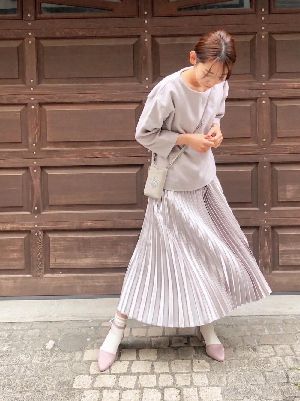 「パステル映える春、春コーデ、パステルカラー、パステルコーデ、ベージュ、オトナカジュアル、大人コーデ、くすみカラー、キレイめ」｜「VIVIANのチャンキーヒールセパレートアンクルストラップパンプス（パンプス、ピンク系）」を使った、shoko yanoさん（レディース・162cm）の春コーディネートの1枚目の写真