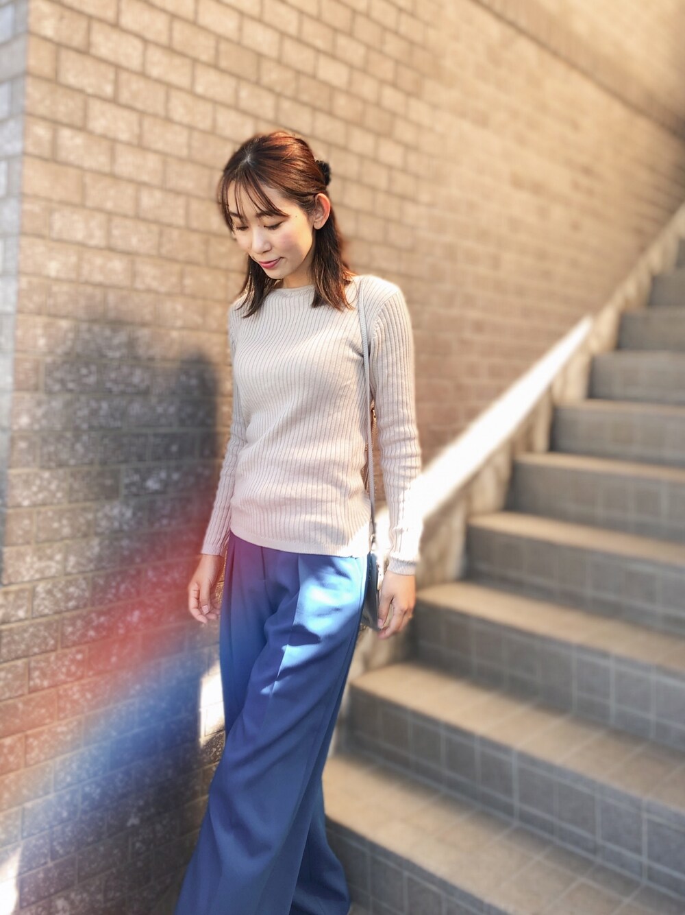 「カラーパンツ、春コーデ、大人カジュアル、休日スタイル、プチプラ、Pierrot、pierrot_shop、リブニット、パンツスタイル、大人コーデ」｜「Pierrotのボートネック綿混リブニット（ニット/セーター、ホワイト系）」を使った、shoko yanoさん（レディース・162cm）の春コーディネートの1枚目の写真