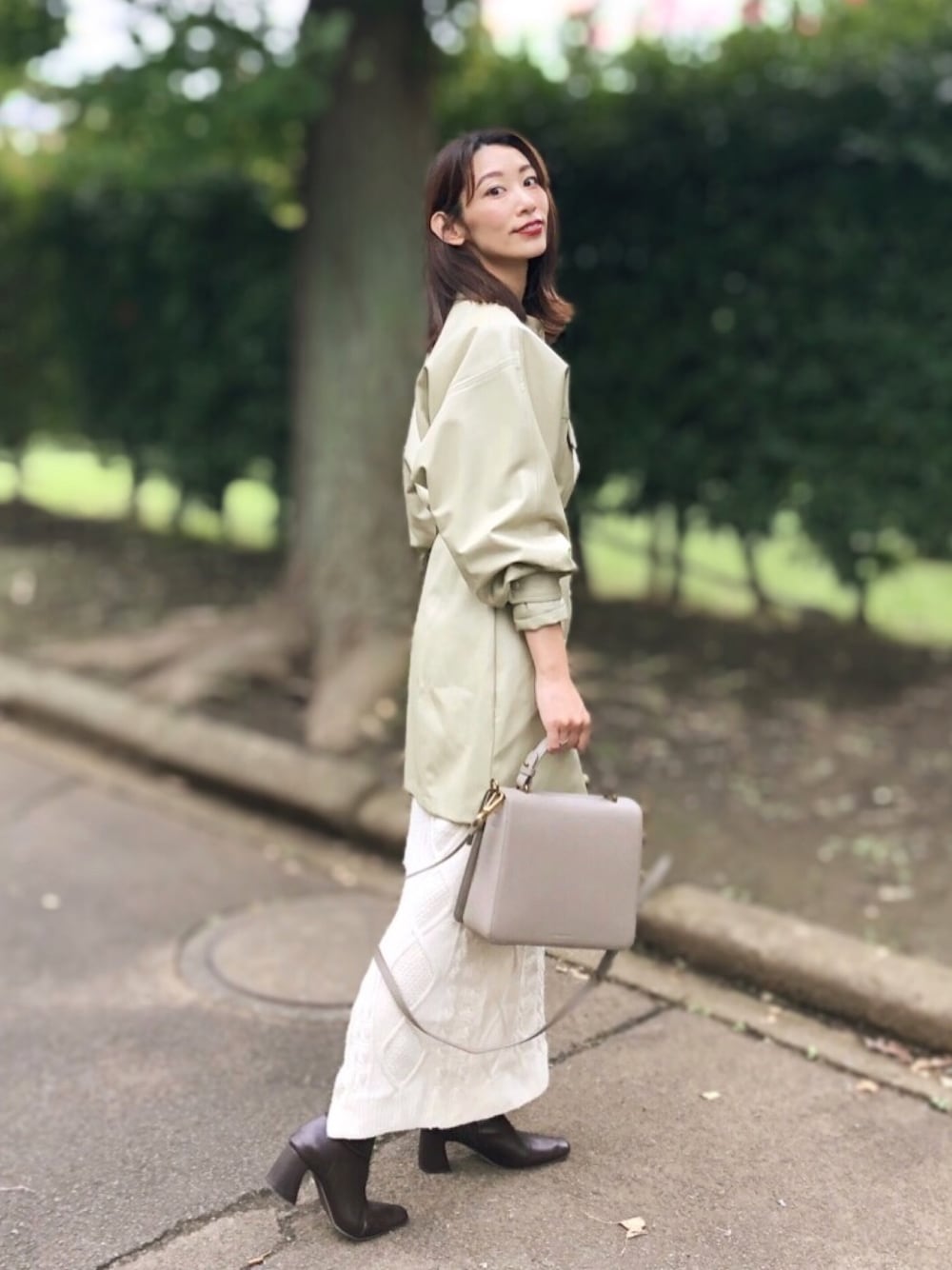 「vivian公式アンバサダー、viviancollection、ブーツコーデ、ミドルブーツ、オトナ女子、休日コーデ、秋コーデ、秋冬コーデ」｜「ZARAのアイテム（ワンピース、グリーン系）」を使った、shoko yanoさん（レディース・162cm）の秋コーディネートの1枚目の写真