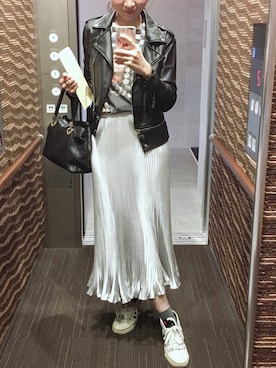 「シルバー」｜「アイテム（ライダースジャケット）」を使った、Jennifer Kouさん（レディース・168cm）の秋コーディネート