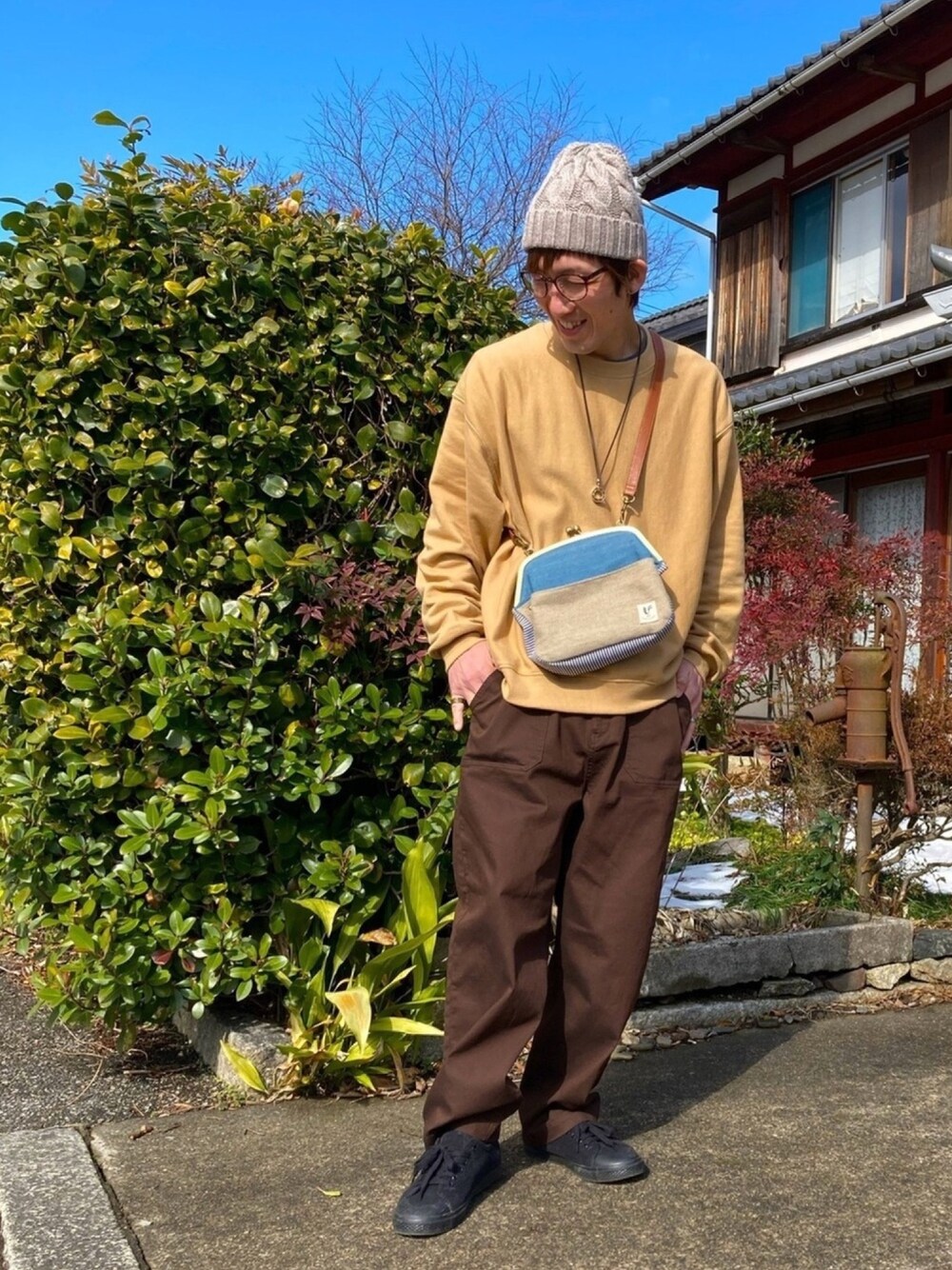 「SHOO・LA・RUEのアイテム（パンツ、ブラウン系）」を使った、タキナオ🐓さん（メンズ・170cm）の冬コーディネートの1枚目の写真