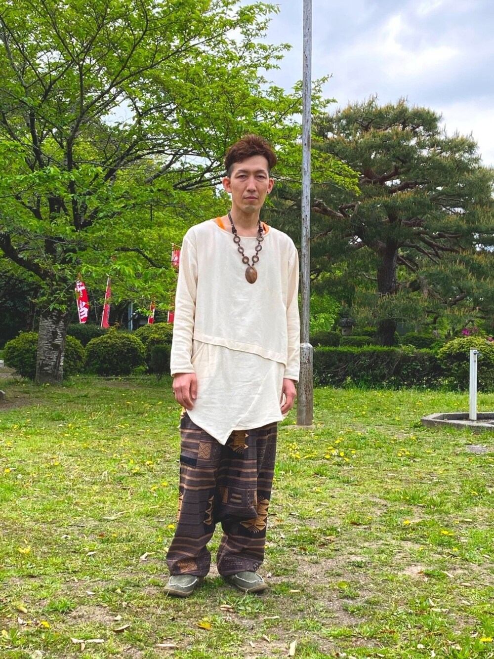 「エスニック」｜「どっかの雑貨屋のアイテム（ネックレス、ブラウン系）」を使った、タキナオ🐓さん（メンズ・170cm）の春コーディネートの1枚目の写真