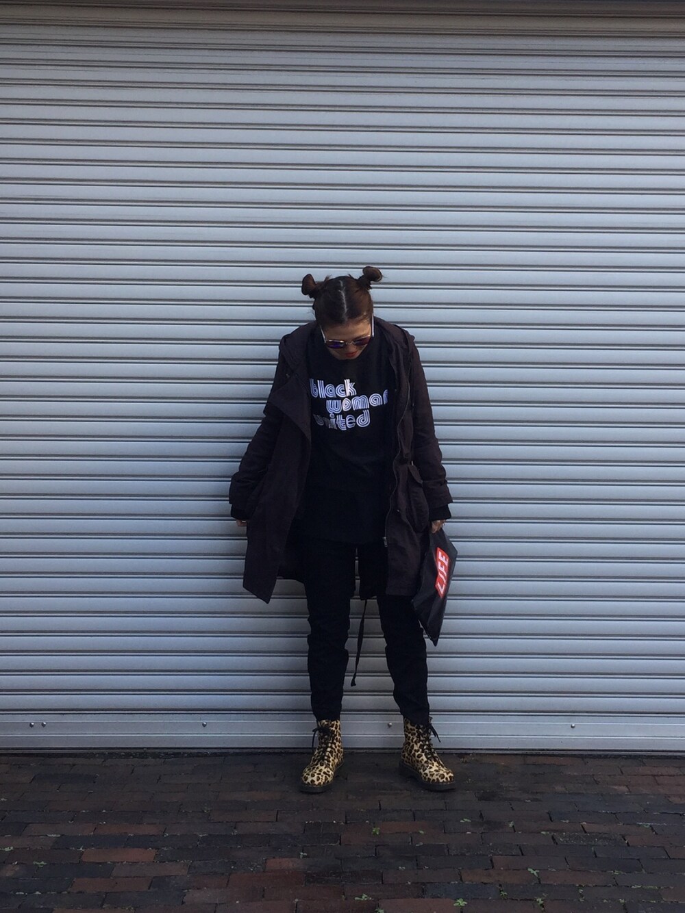 「ストリート、ストリートMIX、ストリート系、ストリートファッション、ストリートスタイル、swag、#hiphop、street、メンズライク、ボーイッシュ」｜「babyShoopのアイテム（スウェット、ブラック系）」を使った、REIKAさん（レディース・160cm）の秋コーディネートの1枚目の写真
