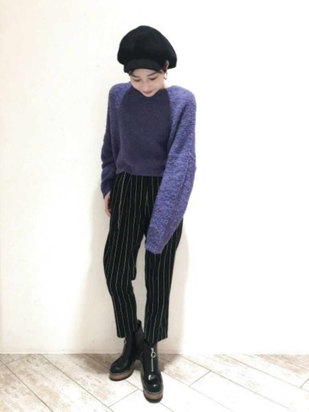 「ニット、秋のコーデ、JEANASiS、ストライプ、ハイウエスト、ジーナシス、パープル、ショート丈トップス」｜「JEANASISのファンシーショートプルオーバー/814530（ニット/セーター、パープル系）」を使った、JEANASISアミュプラザ鹿児島STAFFさん（レディース・160cm）の秋コーディネートの1枚目の写真