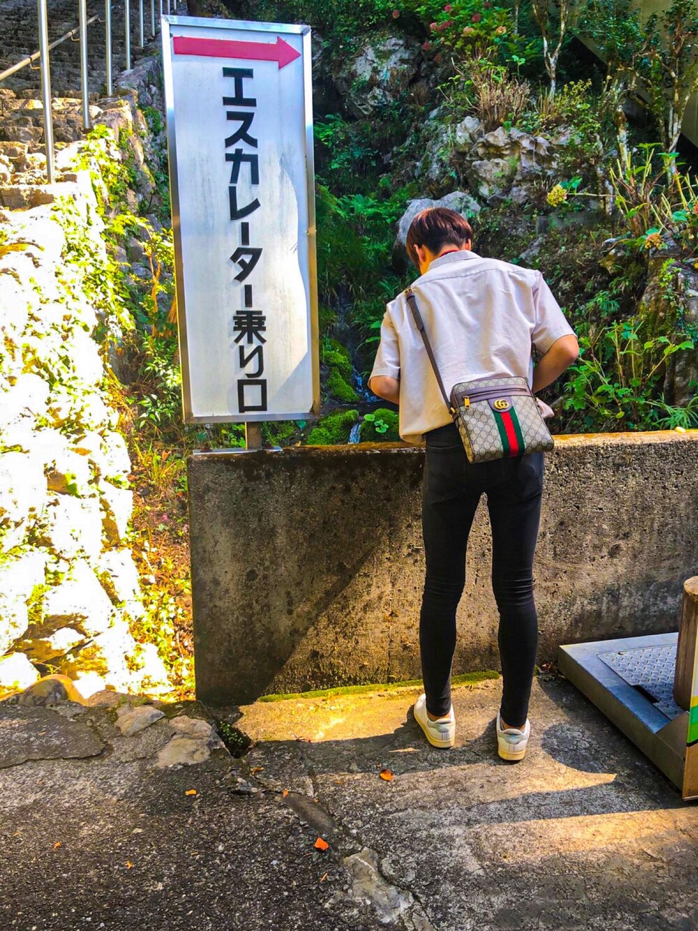「おしゃれさんと繋がりたい、シンプルコーデ、スニーカー、スキニー、韓国好きな人と繋がりたい、高知、GUCCI、過去code、フォローミー、マッシュ」｜「GLOBAL WORKのリネンオープンカラーシャツ半袖/789422（シャツ/ブラウス、ベージュ系）」を使った、たいぴーさん（メンズ・187cm）の秋コーディネートの1枚目の写真