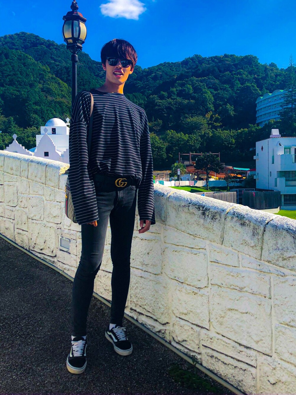 「シンプル、韓国ファッション、韓国好きな人と繋がりたい、いいね、save、フォローお願いします🤑、今日のコーデ、黒スキニー、VANS、レオマワールド、ビッグシルエット、korea」｜「GUCCIのアイテム（サングラス、ブラック系）」を使った、たいぴーさん（メンズ・187cm）の秋コーディネートの1枚目の写真
