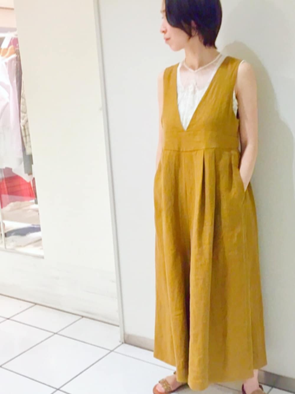 「大人カジュアル、夏コーデ、レース、オールインワン、キャメル」｜「Bon Vieux Tempsのアイテム（シャツ/ブラウス、ホワイト系）」を使った、ADIEUTRISTESSE staffさん（レディース・167cm）の春コーディネートの1枚目の写真