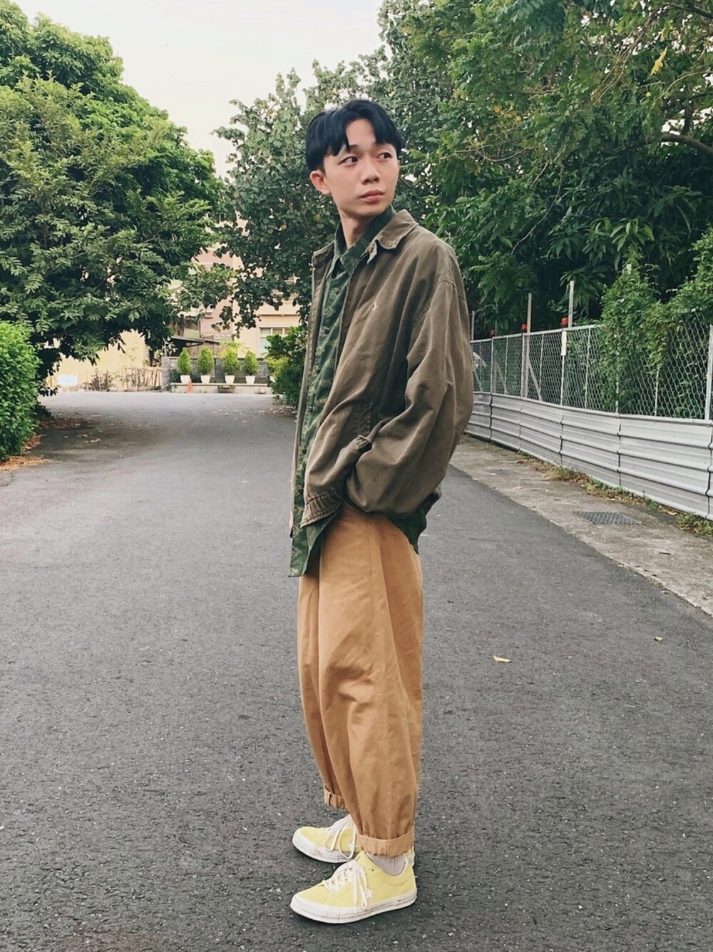 「秋のコーデ、ootd、vintage、WEARBOOKエントリー、streetstyle」｜「VINTAGEのアイテム（ジャケット/アウター、グリーン系）」を使った、吳鐘偉さん（メンズ・170cm）の秋コーディネートの1枚目の写真