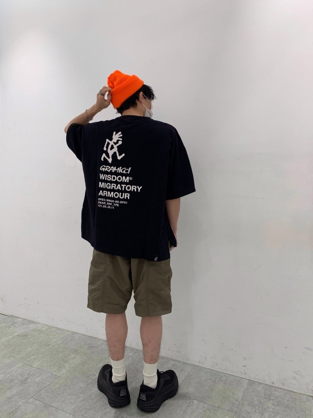 「ootd、夏、街頭穿搭、wisdom、GRAMICCI、outdoor」｜「wisdomのアイテム（トップス、ブラック系）」を使った、吳鐘偉さん（メンズ・170cm）の春コーディネートの1枚目の写真