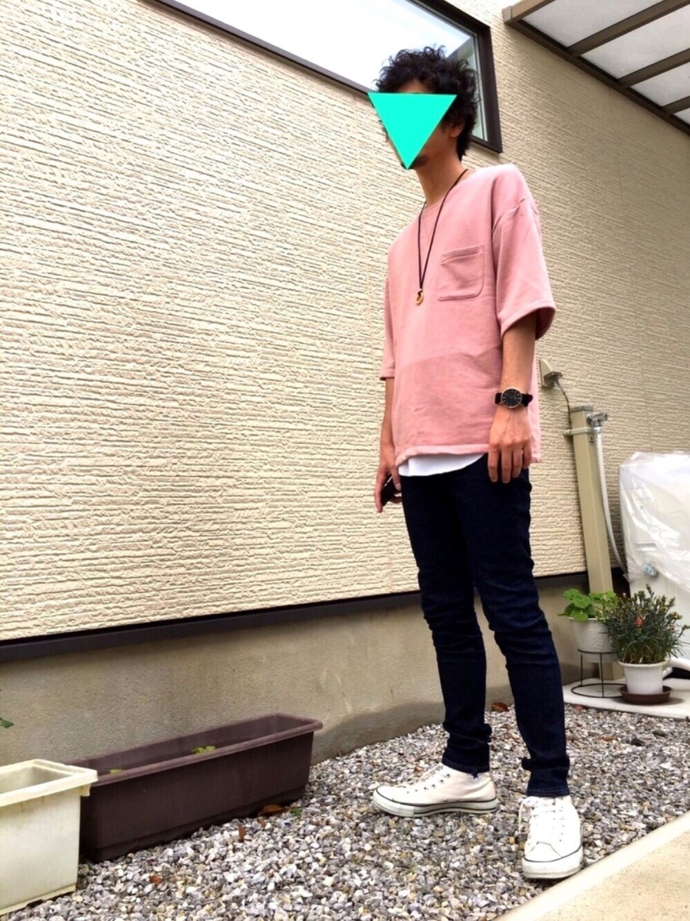 「雨の日コーデ、シンプル、ビッグシルエット、HARE、RAGEBLUE、converse、Daniel Wellington、シンプルコーデ、ピンク、ピンクコーデ」｜「HAREのウラケドロッププルオーバー(HARE)（スウェット、ピンク系）」を使った、J.Jさん（メンズ・172cm）の夏コーディネートの1枚目の写真