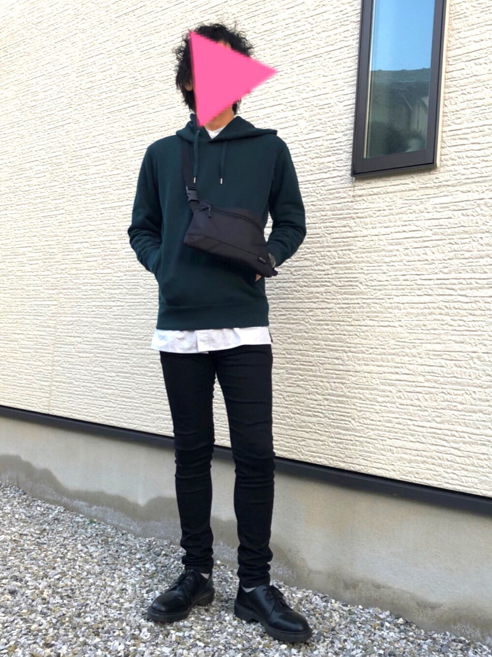 「春コーデ、大人カジュアル、UNIQLO、LIDnM、カジュアルコーデ」｜「GUのアイテム（バッグ、ブラック系）」を使った、J.Jさん（メンズ・172cm）の春コーディネートの1枚目の写真