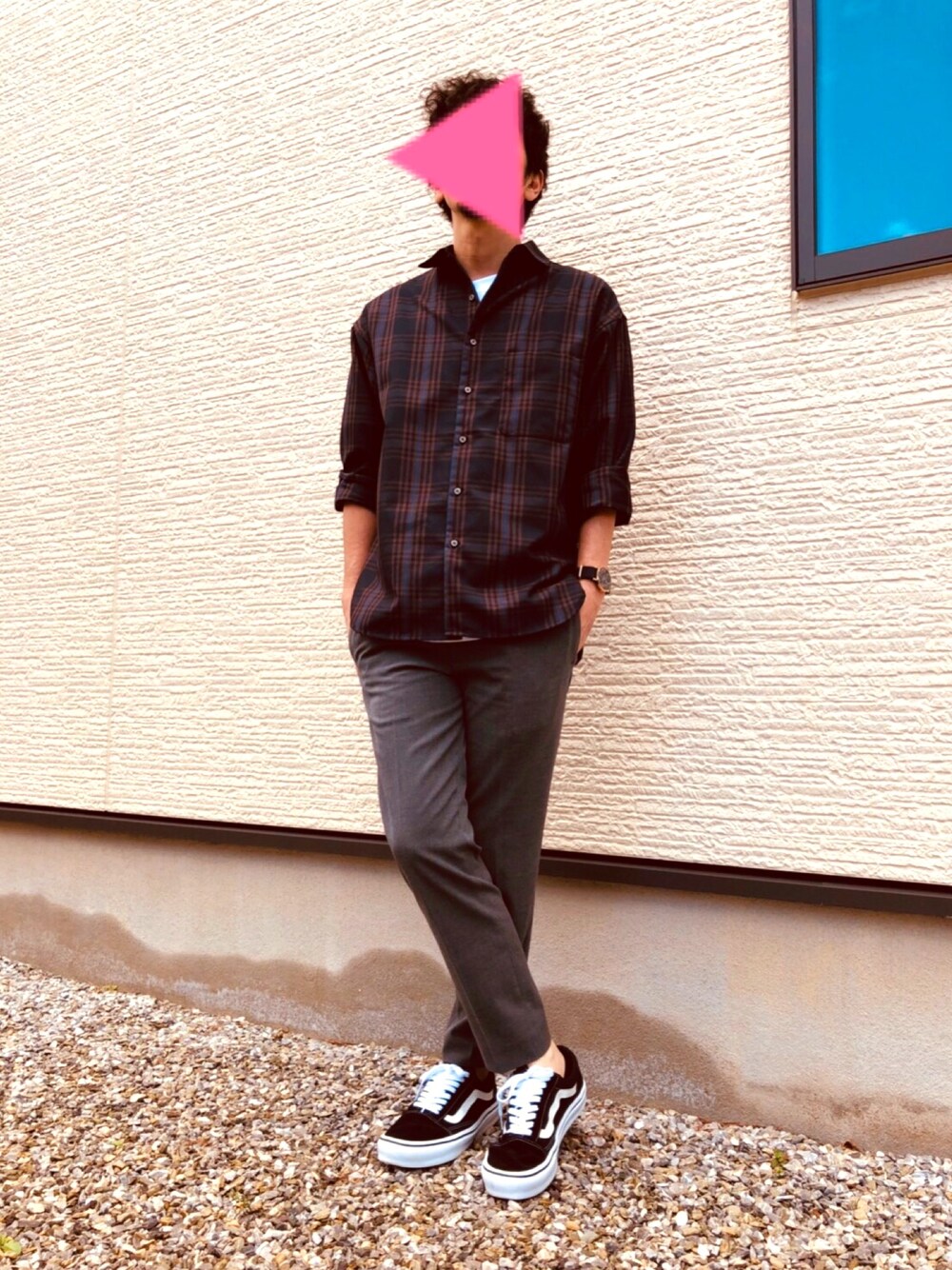 「おしゃれさんと繋がりたい、スニーカー、カジュアル、チェックシャツ、モノトーン、秋服、シャツスタイル」｜「RAGEBLUEのTRビッグシルエットチェックシャツ/810582（シャツ/ブラウス、ブルー系）」を使った、J.Jさん（メンズ・172cm）の秋コーディネートの1枚目の写真