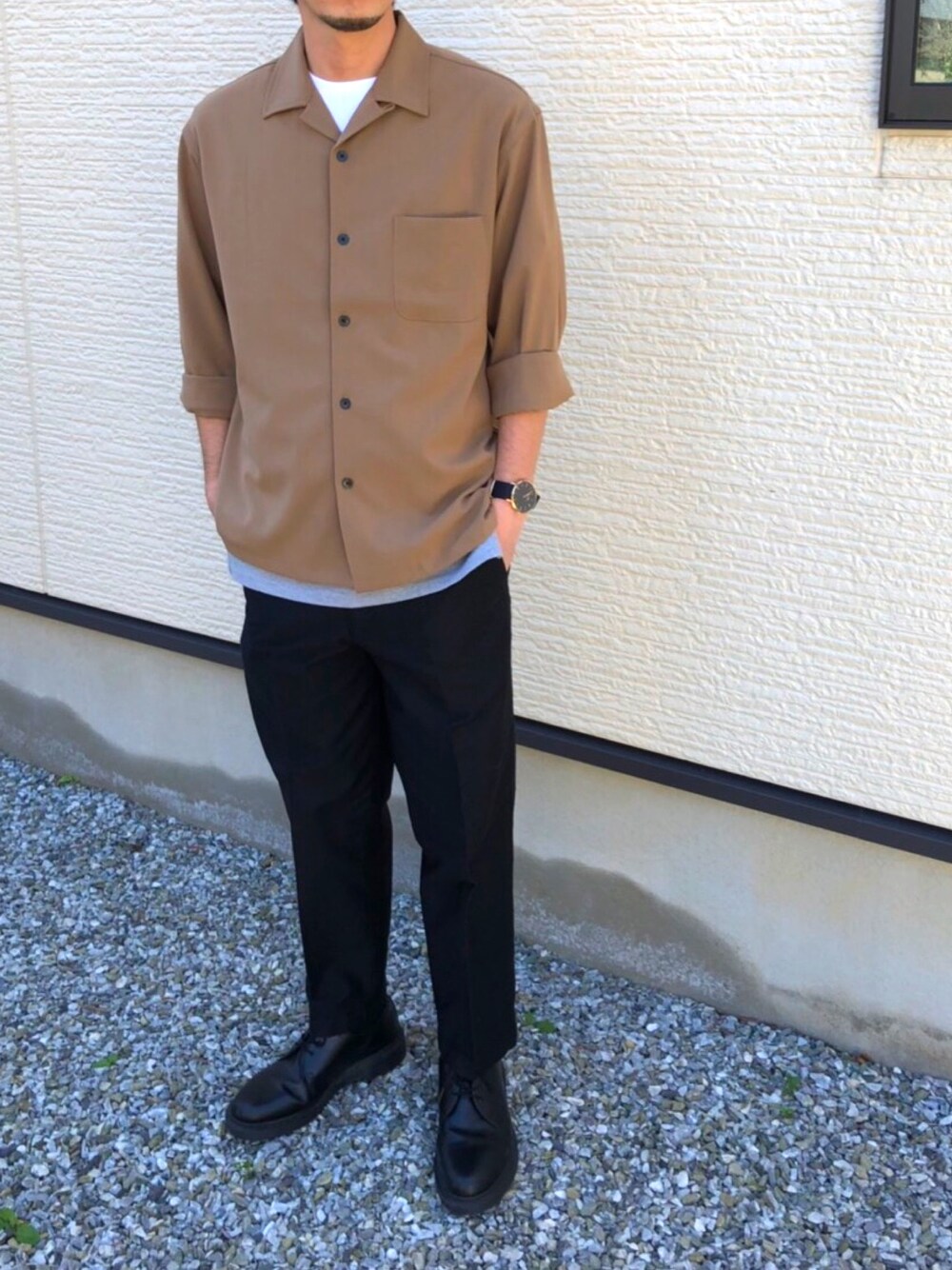 「秋服、休日スタイル、オトナカジュアル、UNIQLO、Dr.Martens、きれいめカジュアル、おしゃれさんと繋がりたい」｜「GUのアイテム（シャツ/ブラウス、ブラウン系）」を使った、J.Jさん（メンズ・172cm）の秋コーディネートの1枚目の写真