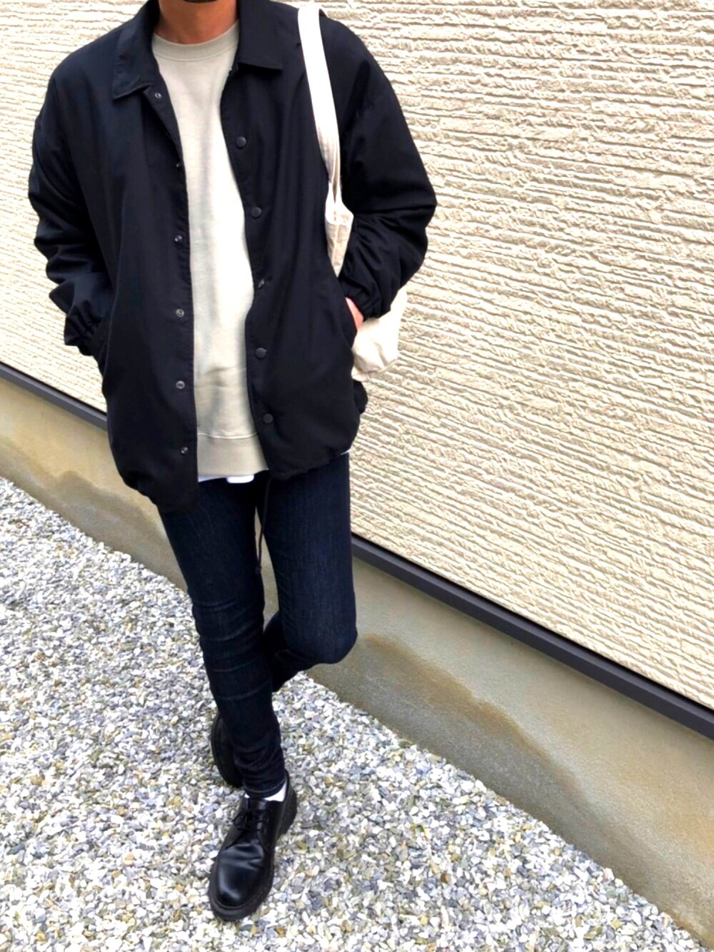 「休日スタイル、お洒落さんとつながりたい、シンプル、オトナカジュアル、低身長、スキニーデニム」｜「kutirの【youtuberげんじ紹介アイテム】coach JACKET AW / コーチジャケット 裏フリース（ブルゾン、ブラック系）」を使った、J.Jさん（メンズ・172cm）の冬コーディネートの1枚目の写真