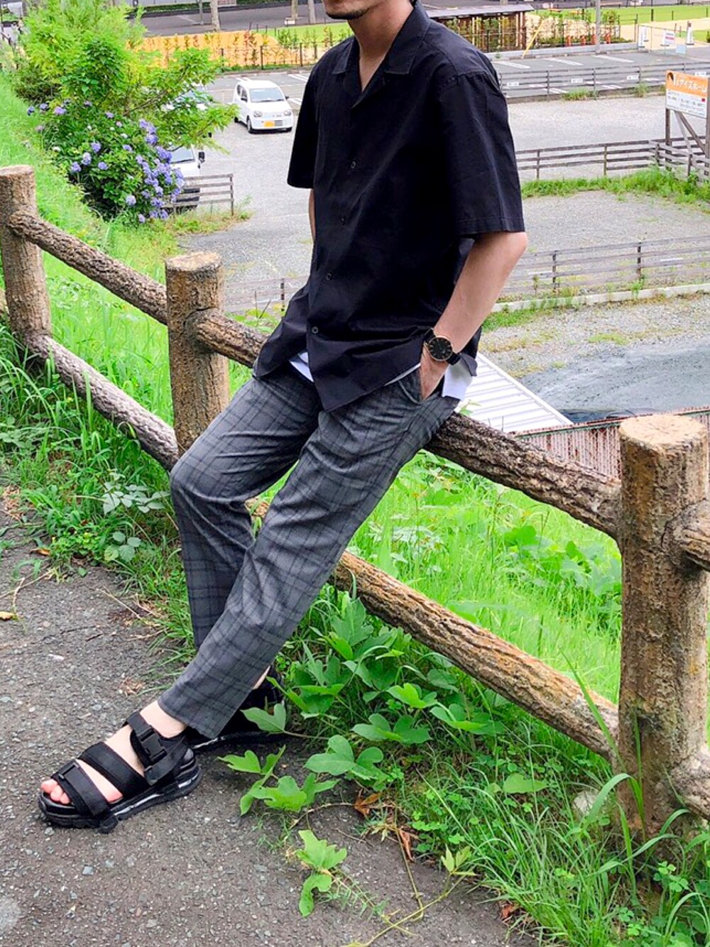 「大人カジュアル、夏、シャツスタイル、サンダル、UNIQLO、GU」｜「UNIQLOのオープンカラーシャツ（半袖）（シャツ/ブラウス、ブラック系）」を使った、J.Jさん（メンズ・173cm）の夏コーディネートの1枚目の写真