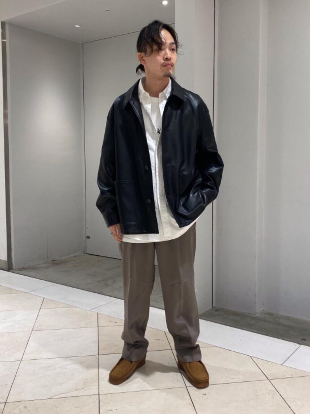 「Clarksの＜CLARKS（クラークス）＞ WALLABEE SUEDE/シューズ（モカシン/デッキシューズ、ブラウン系）」を使った、taichiさん（メンズ・170cm）の秋コーディネートの1枚目の写真