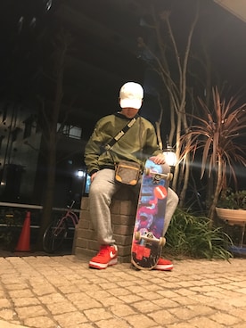 「LOUIS VUITTON（ルイヴィトン）のアイテム（ショルダーバッグ、ブラウン系）」を使った、ARNY(アーニー)さん（メンズ・180cm）の冬コーディネート