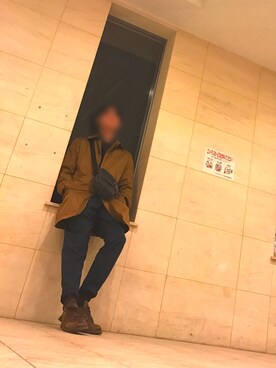 「ZARA（ザラ）のアイテム（トレンチコート、ブラウン系）」を使った、ARNY(アーニー)さん（メンズ・180cm）の冬コーディネート