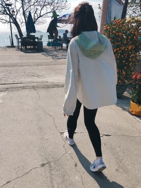 「NIKE（ナイキ）のアイテム（鞋子、ホワイト系）」を使った、shirleyiiiiiさん（レディース）の冬コーディネート