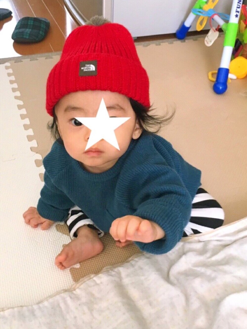 「ニット帽、ワッフル」｜「H&Mのアイテム（Tシャツ/カットソー、グリーン系）」を使った、kuuuuuuuuutaさん（キッズ・90cm）の冬コーディネートの1枚目の写真