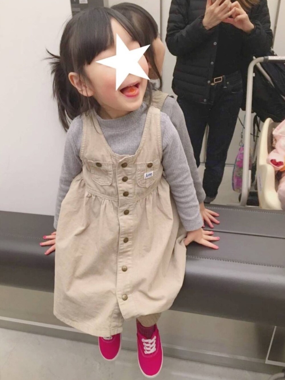 「Leeのコーデュロイ　ワンピース（ワンピース、ベージュ系）」を使った、kuuuuuuuuutaさん（キッズ・90cm）の春コーディネートの1枚目の写真