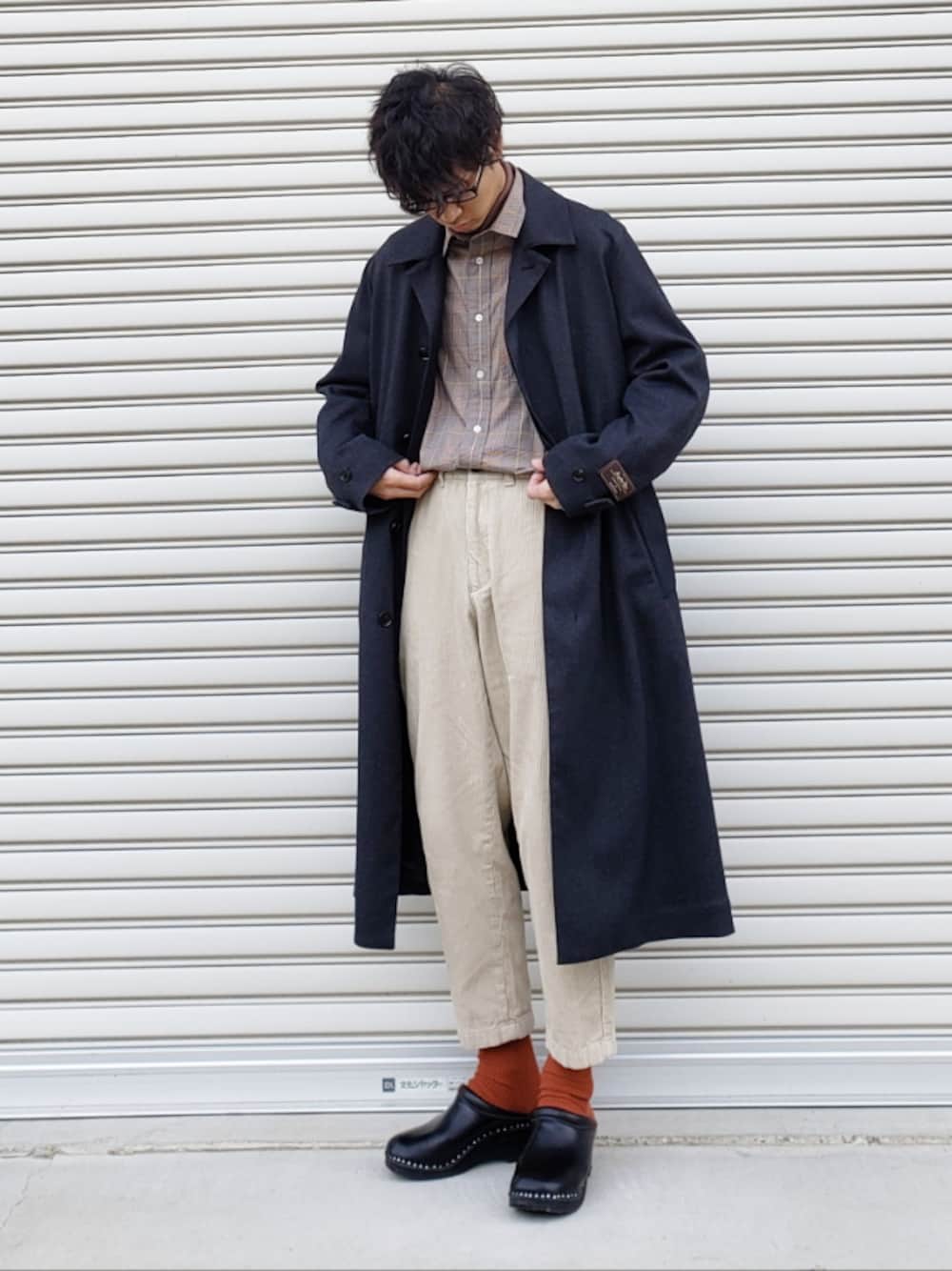 「大人カジュアル、おしゃれさんと繋がりたい、冬コーデ、コーデュロイ、カラーソックス、いいね、save、フォローお願いします🤑、GU、プチプラ」｜「ADAM ET ROPE'のベルティッドコート（その他アウター、グレー系）」を使った、DKさん（メンズ・170cm）の秋コーディネートの1枚目の写真