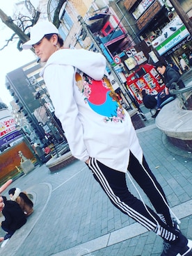 「flying ninetyのアイテム（Denim jacket、ホワイト系）」を使った、kotaさん（メンズ・185cm）の春コーディネート