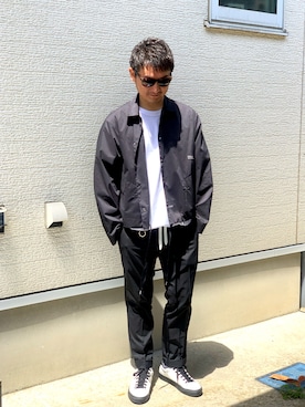「ブラック×ホワイト」｜「アイテム（スラックス）」を使った、なかともさん（メンズ・170cm）の春コーディネート