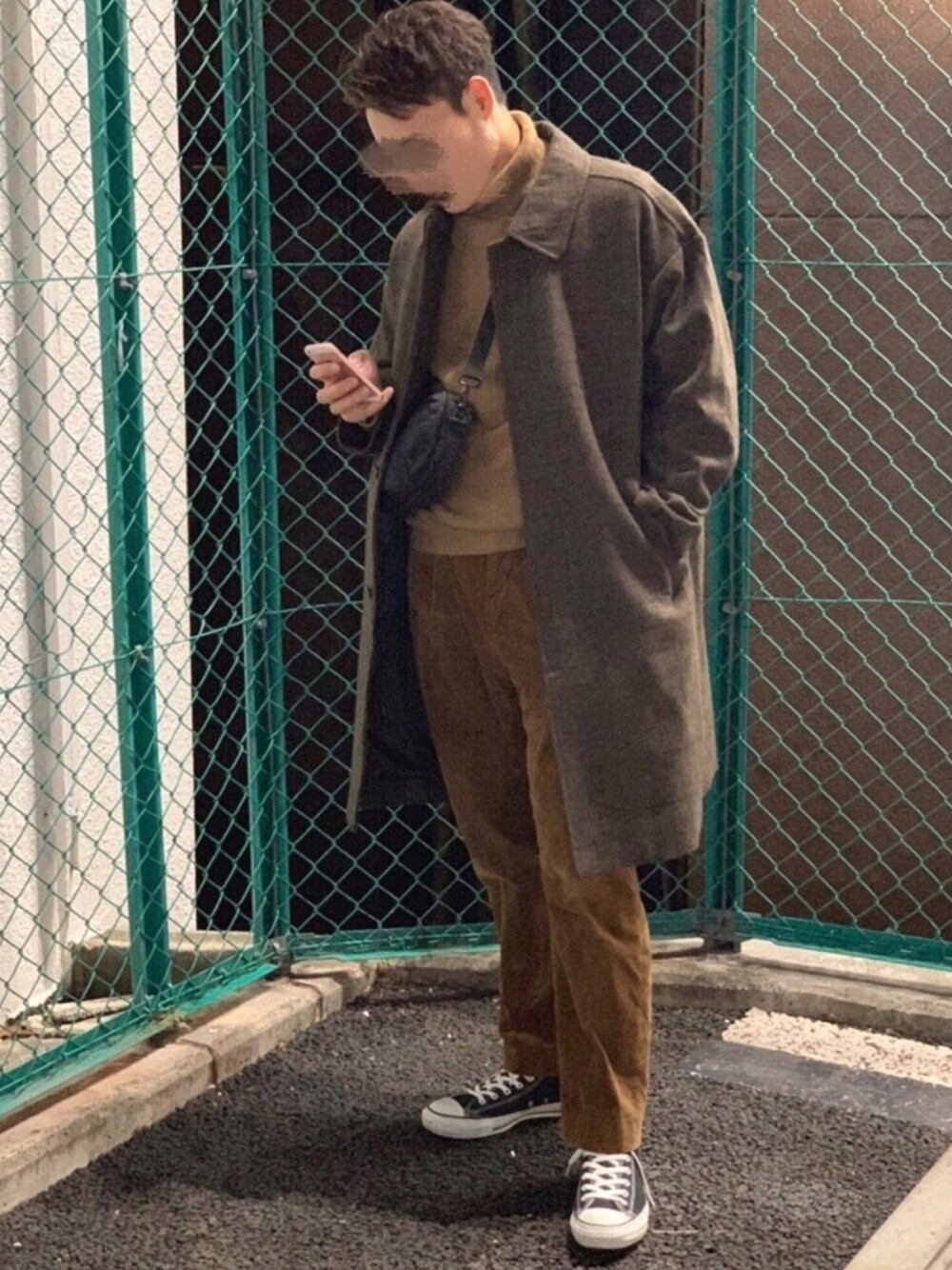「ユニクロ、UNIQLO、グローバルワーク(GLOBAL WORK)、HARE、ハレ、converse、コンバース、ブラウンコーデ、チェックコート、ワントーンコーデ」｜「HAREの【尾州ウール使用】ツイードチェックステンカラーコート(HARE)（チェスターコート、ブラウン系）」を使った、かずさん（メンズ・175cm）の冬コーディネートの1枚目の写真