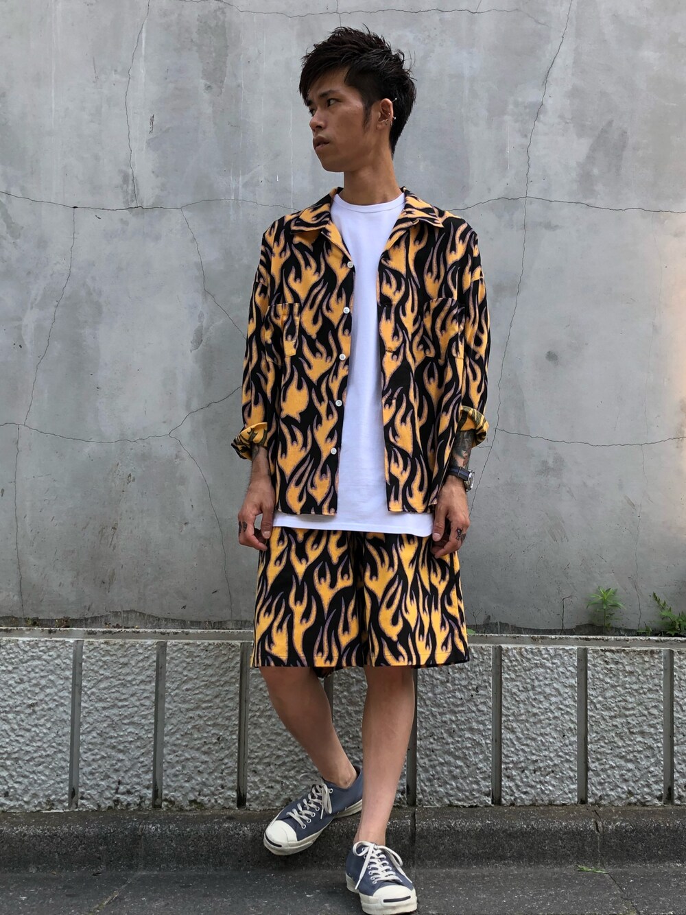 「MIDWEST、ショートパンツ、セットアップ、ootd、ショーツ、長袖シャツ、色合わせ、マルチカラー、DISCOVERED、FiRE」｜「DISCOVEREDのDISCOVERED 『FIRE』プリントネルシャツ（シャツ/ブラウス、その他）」を使った、MIDWEST_ECさん（メンズ・174cm）の夏コーディネートの1枚目の写真