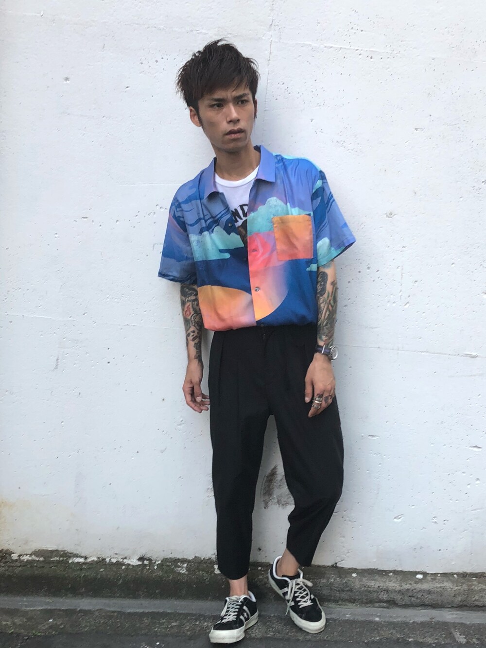 「タックイン、夏、ガラシャツ、シャツ、夏コーデ、DOUBLE RAINBOUU、MIDWEST、黒パンツ、DIET BUTCHER SLIM SKIN」｜「DOUBLE RAINBOUUのDOUBLE RAINBOUU ショートスリーブシャツ（シャツ/ブラウス、その他）」を使った、MIDWEST_ECさん（メンズ・174cm）の夏コーディネートの1枚目の写真